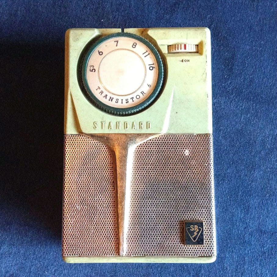 ジャンク品　トランジスタ　ラジオ　レトロ　ヴィンテージ