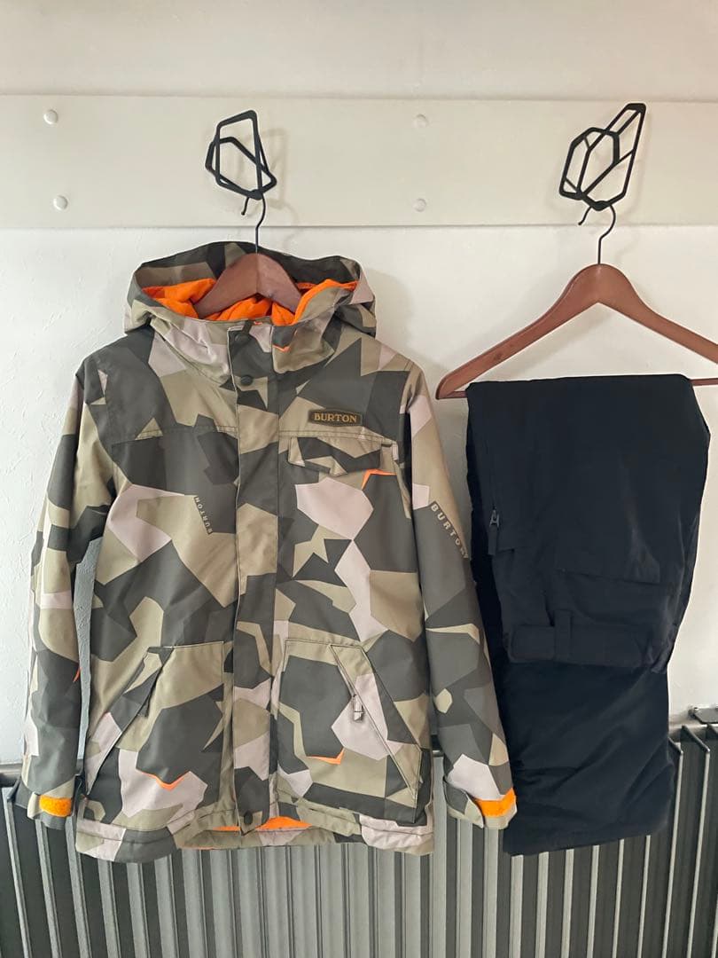 BURTON 子ども用カモフラージュジャケット上下