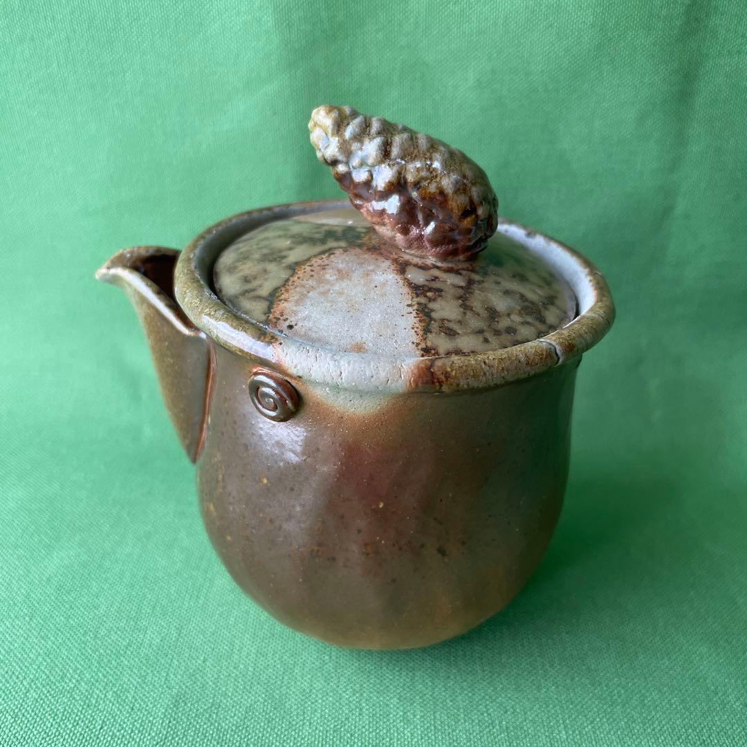 備前焼 手びねり宝瓶 松かさ摘み胡麻