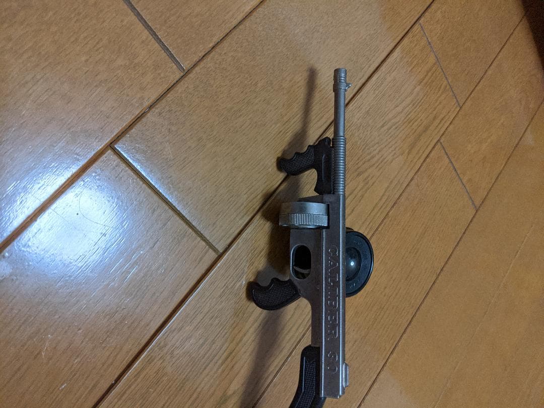 火薬のマシンガンです。