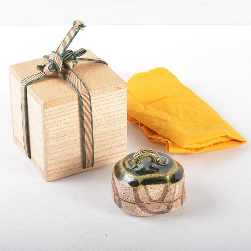 茶道具　織部焼　はじき織部　香合　裏千家十五代鵬雲斎極め箱　D　R5178