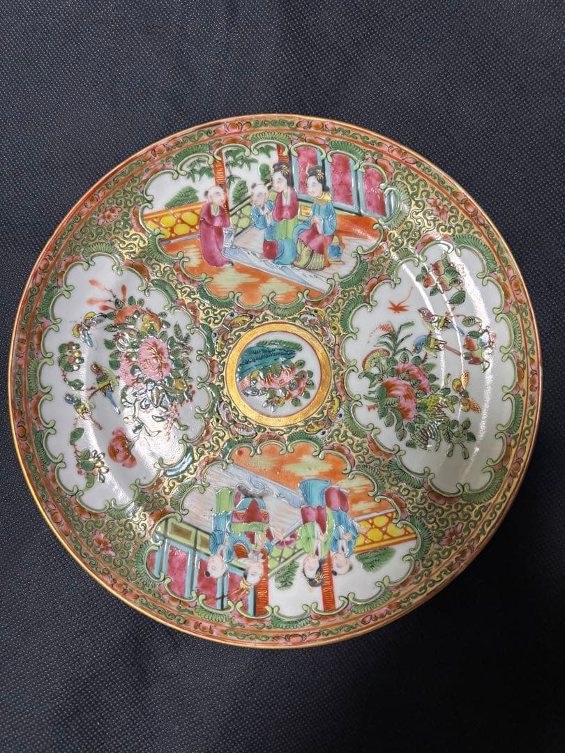 中国古美術品　清の時代　金彩粉彩人物花鳥中皿　21cm