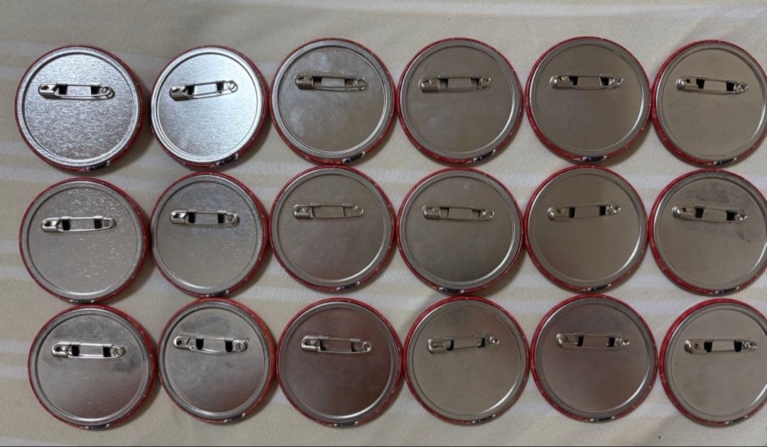 カラフルピーチゆあんくん缶バッジ16個セット