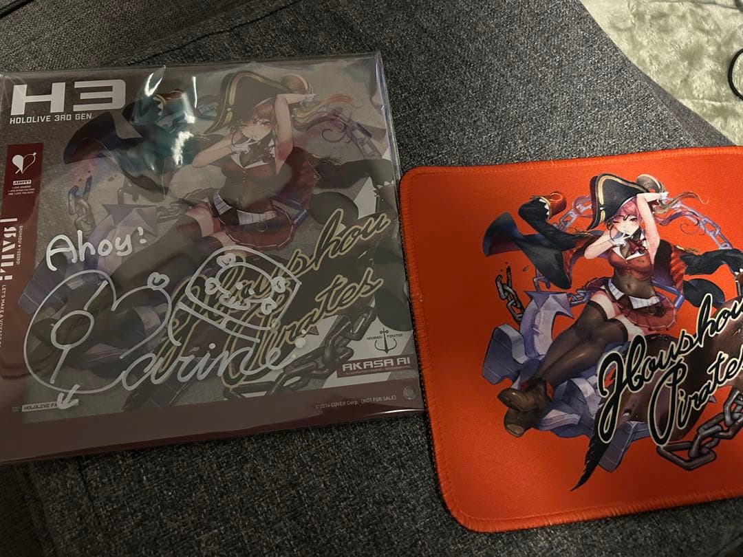 宝鐘マリン 直筆サイン入り特製アクリルパネル＆マウスパッド