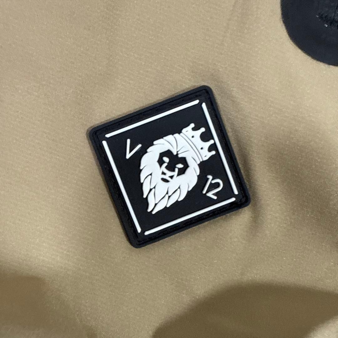 新品タグ付き未使用　V12 （V TWELVE） 上下セットアップ　サイズL