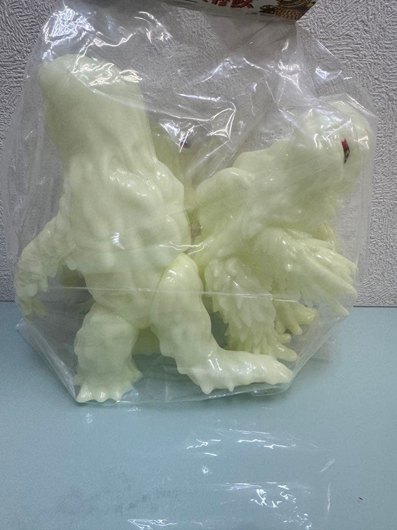 ゴジラ・ストア限定　ヘドラ蓄光セット　GID Red Eyes Ver. Set