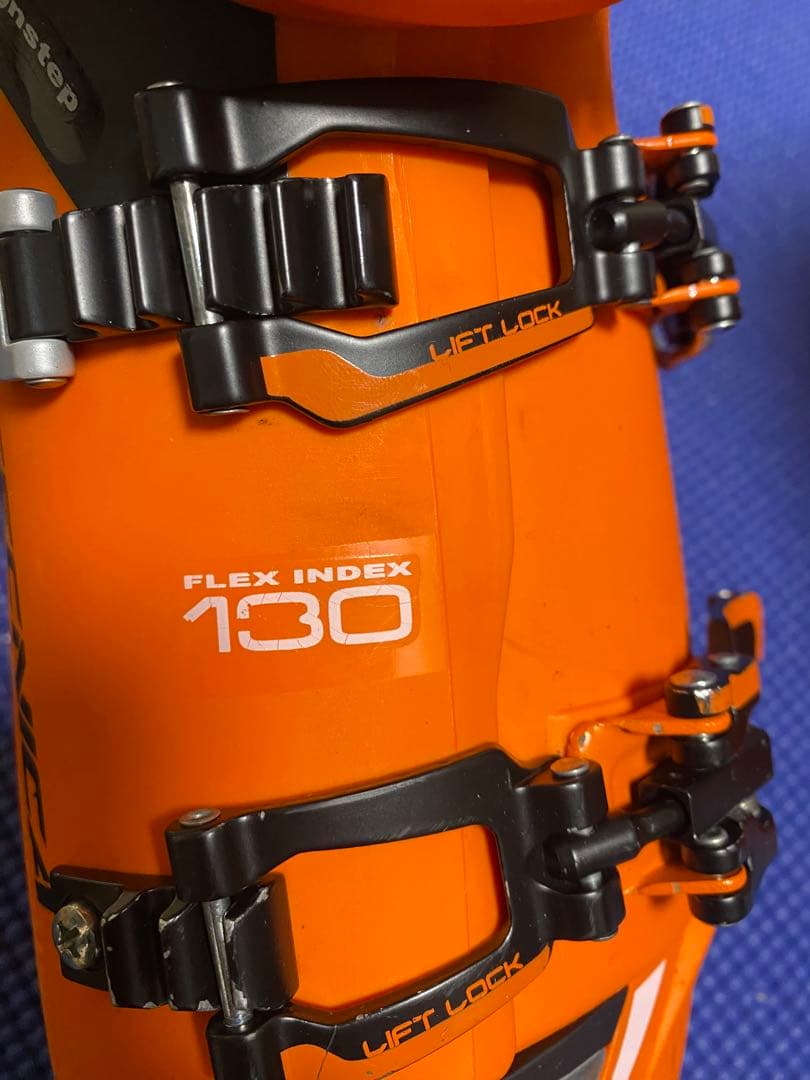 スキーブーツ　テクニカ