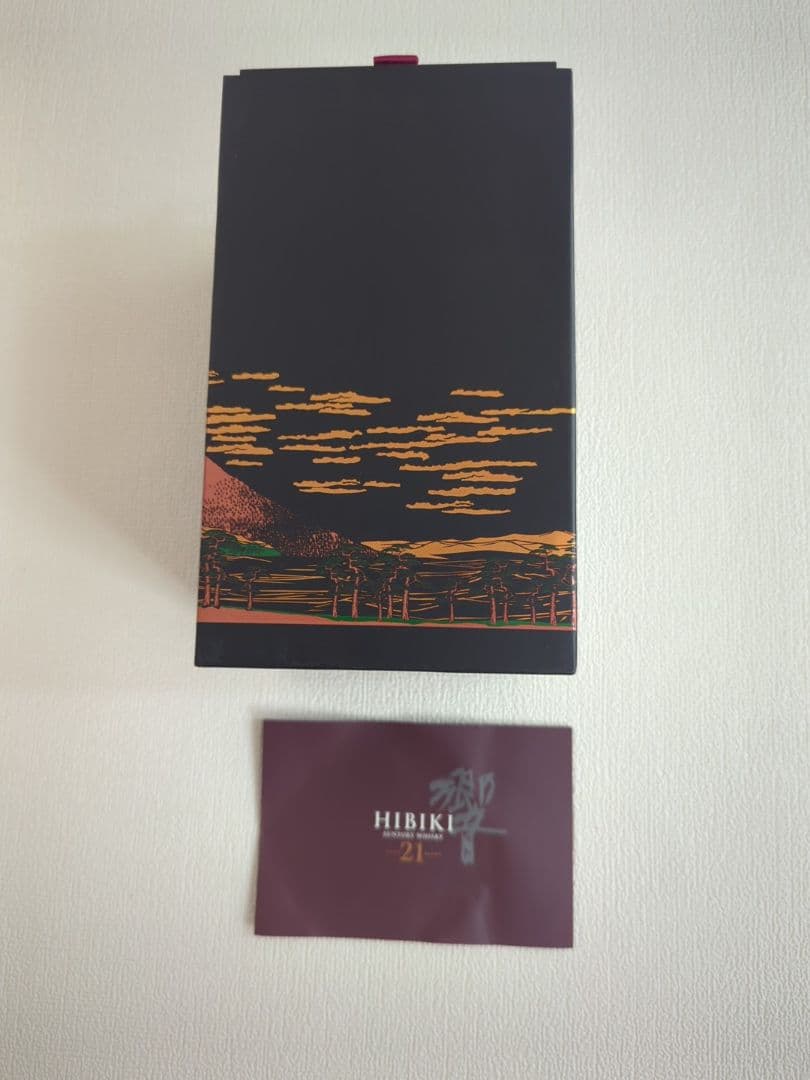 サントリー響21年 富士風雲図 意匠ボトル