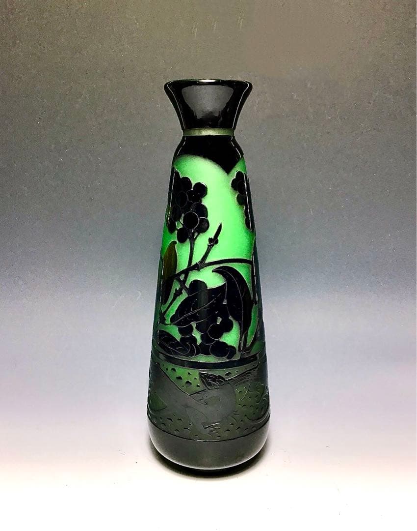 「ポール・ニコラ」硝子浮彫花と蜥蜴文花瓶