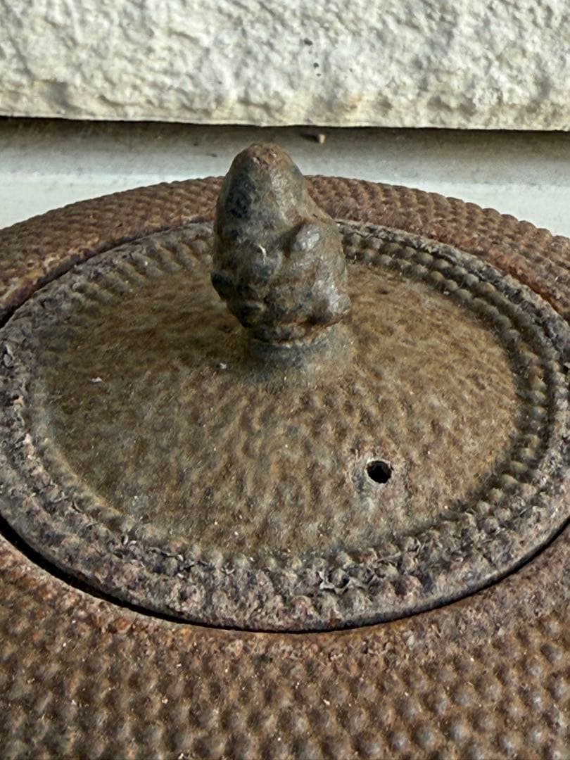 鉄製茶色丸型鉄瓶 取っ手付き