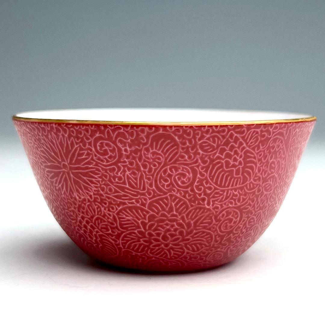 胭脂紅地陰刻唐草紋杯 乾隆年製 款 擺件中国美術 唐物骨董 時代物 A836