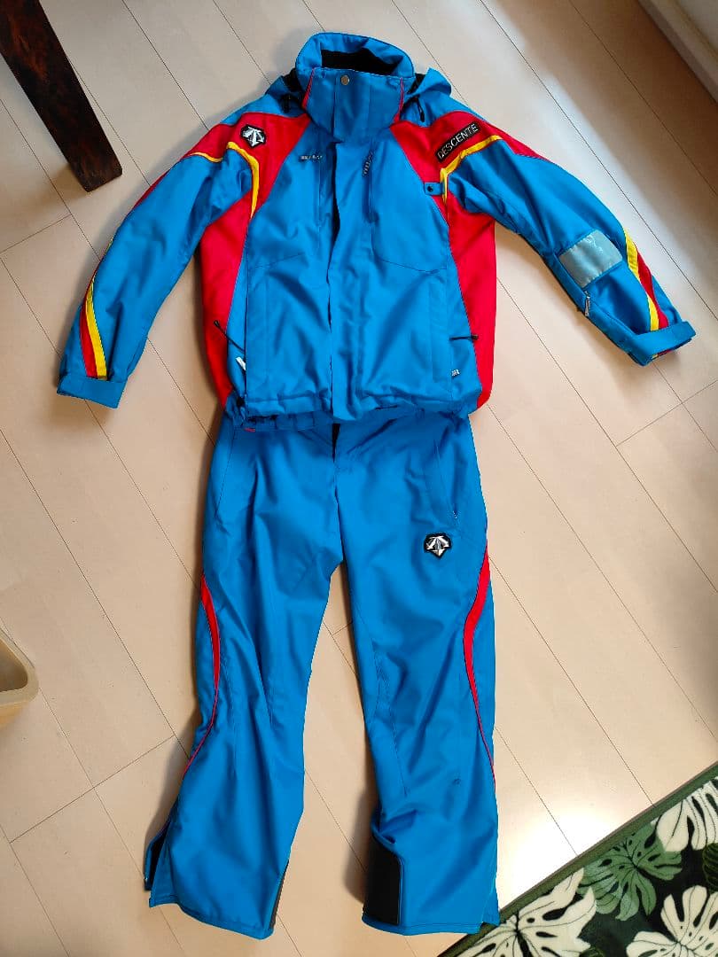 美品　DESCENTE ・デサントスキーウェアセットアップ　上下　メンズＳ
