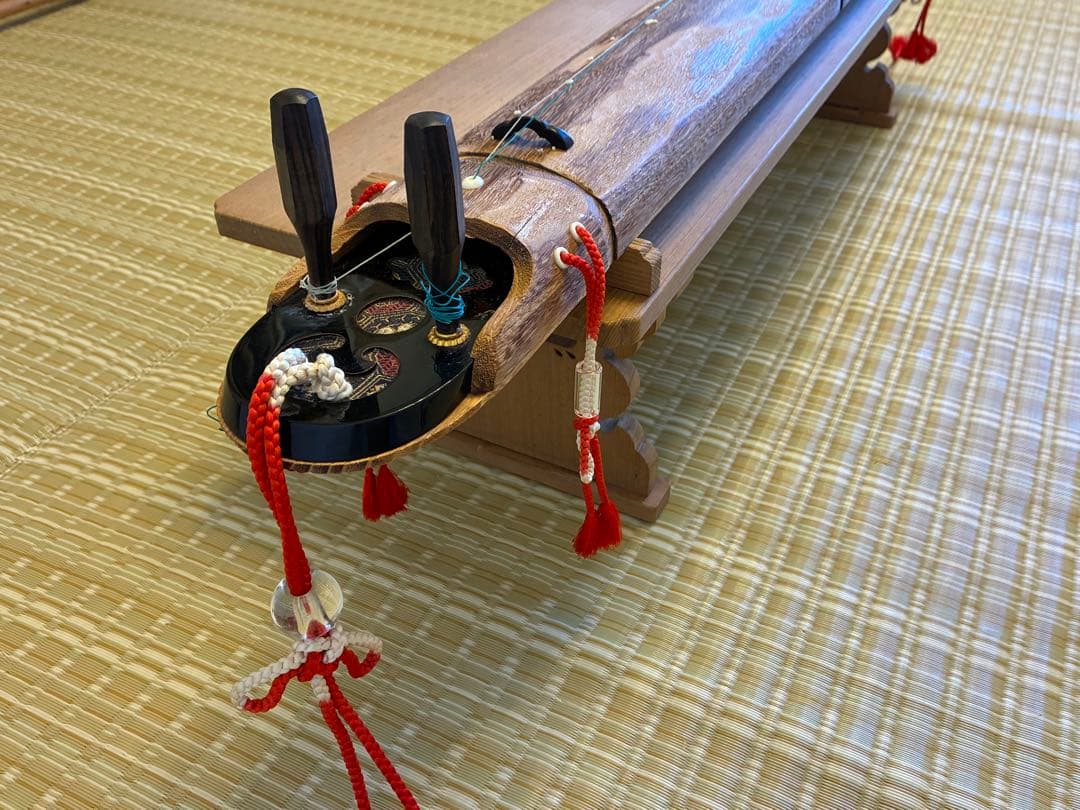 【お値下げしました！！】伝統的な木製琴と付属品　八雲琴　二弦琴