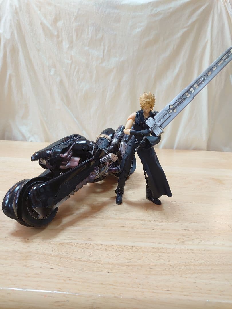 FINAL FANTASY VII AC　クラウドとヘェンリル　フィギアセット