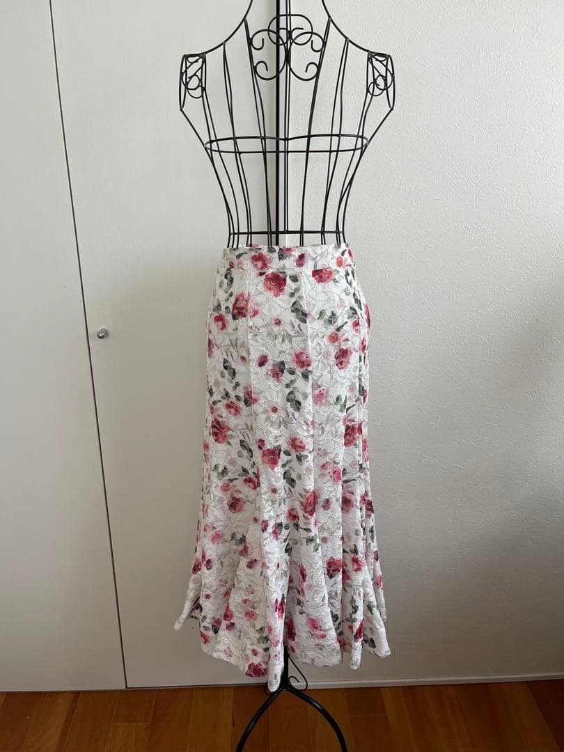 ❤️USED❣️美品❣️ 社交ダンス　ミディアムスカート　花柄レース❤️