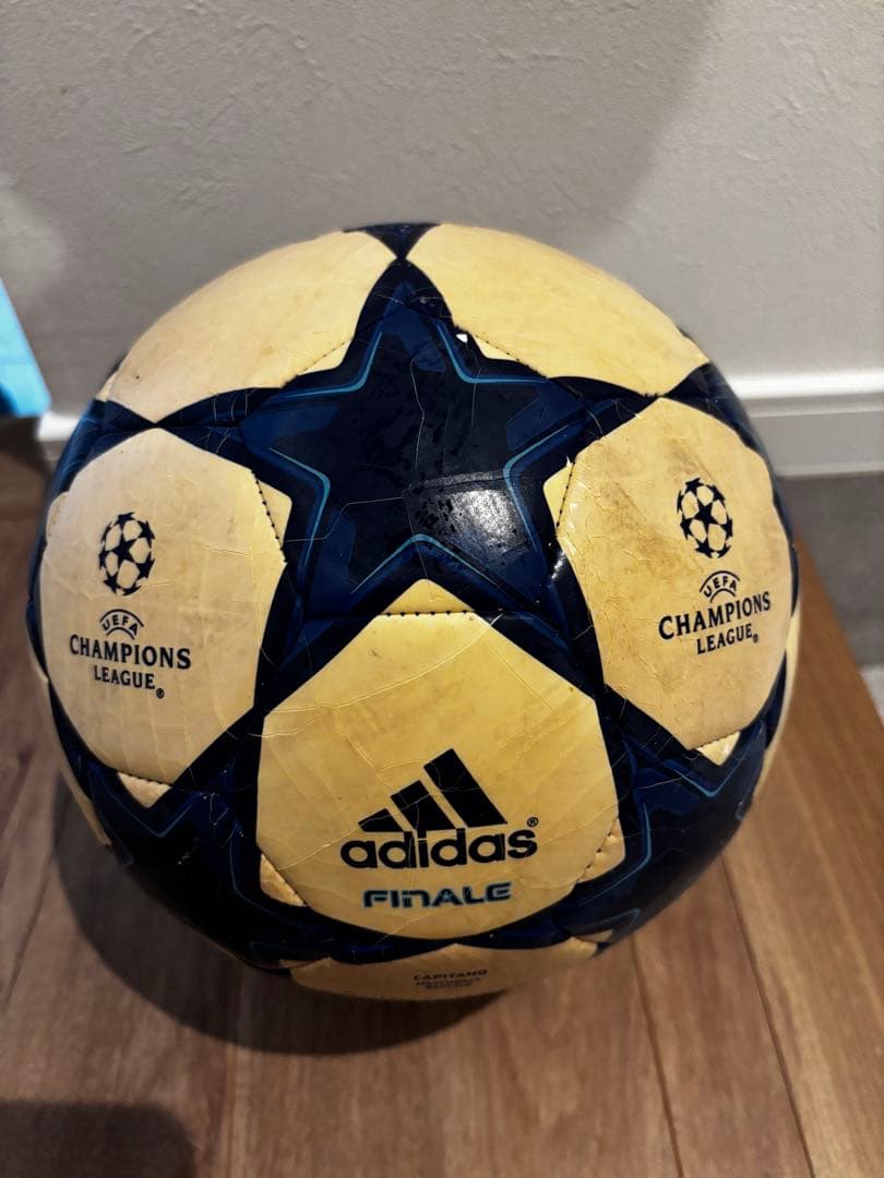 adidas Finale Capitan サッカーボール5号ボールスタンド付