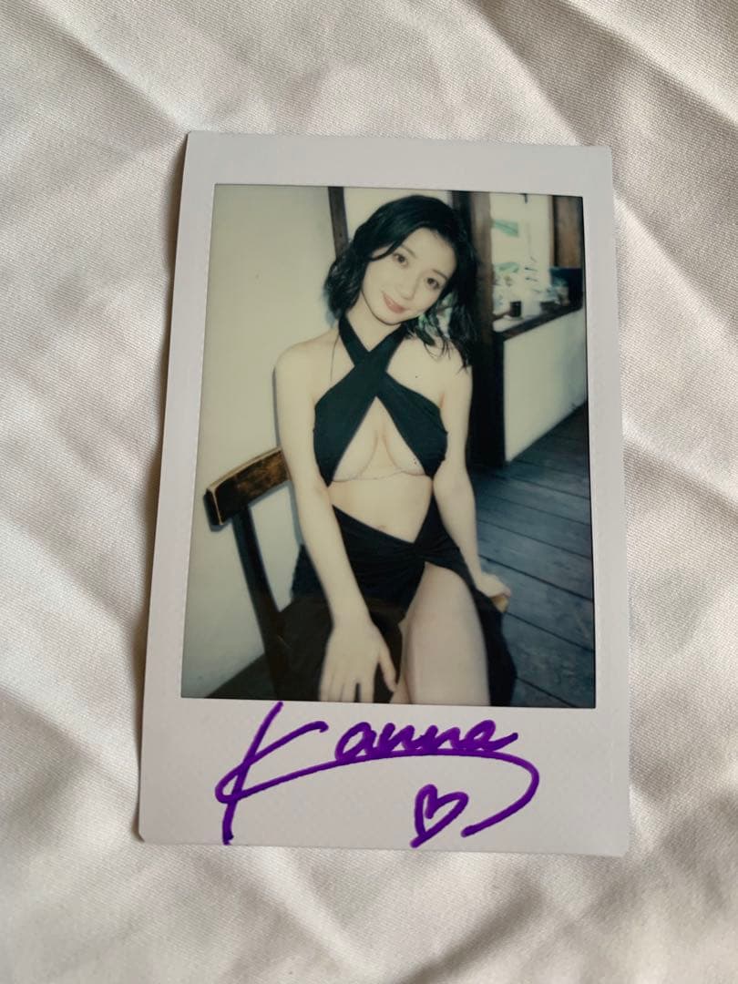 瀬戸環奈 チェキ 直筆サイン入り 黒 kanna seto