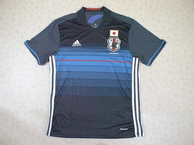 62510　アディダス　サッカー　トップス　青ほか　サイズＭ