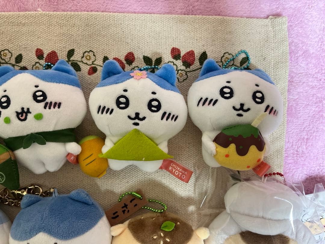 ちいかわ　ハチワレ　ぬいぐるみマスコットキーホルダー