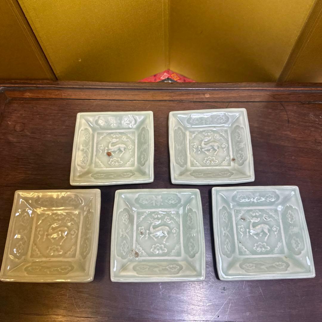 中国，明時代，青瓷，鹿模様の四角い皿 5枚セット