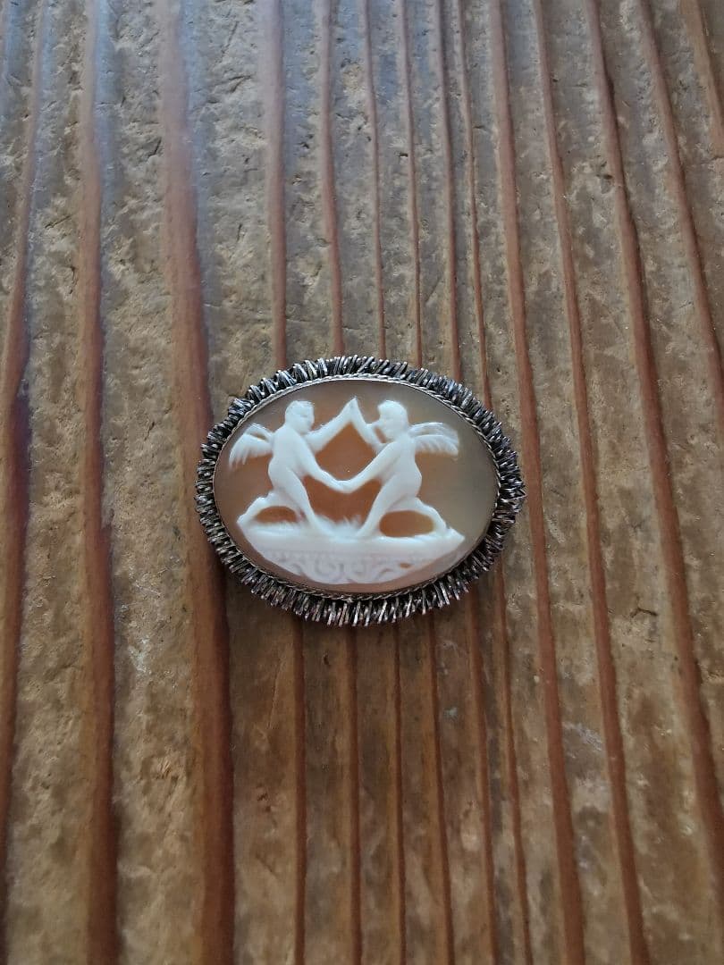 アンティーク シェルカメオブローチ 手を繋ぐ天使達 真鍮 銅ヤーン 兼ネックレス