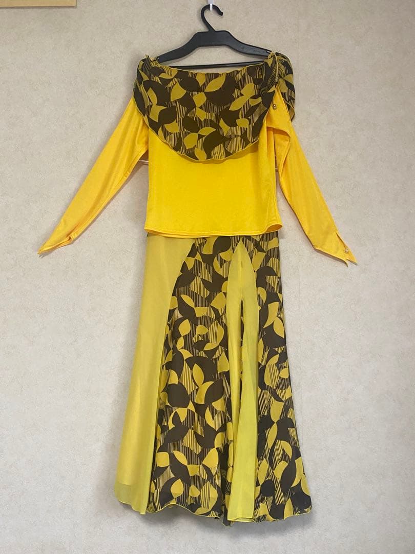 社交ダンス衣装 イエローとブラウンの葉模様