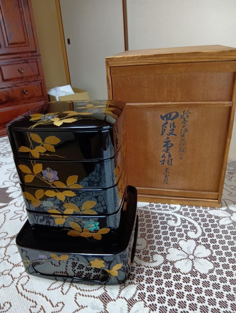 輪島塗重箱（四段重※六寸・台付・木箱付）