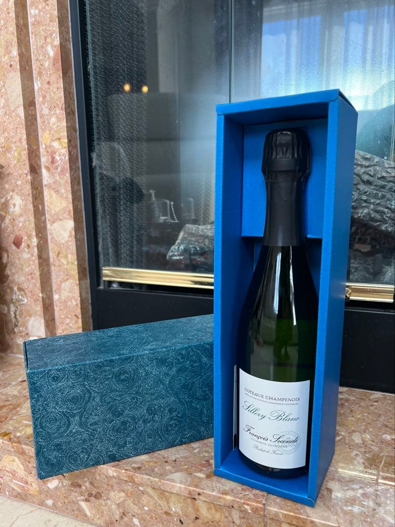 静寂のシャンパーニュ — フランソワ・スゴンが紡ぐ、泡なき白の詩