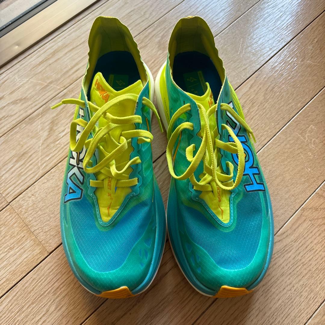 ホカオネオネ　ロケットカーボンエックス2