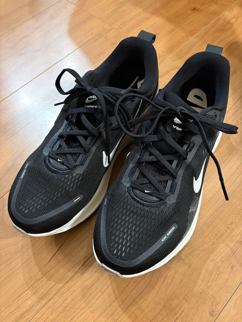 ナイキ　ボメロ18ワイド　27.0cm