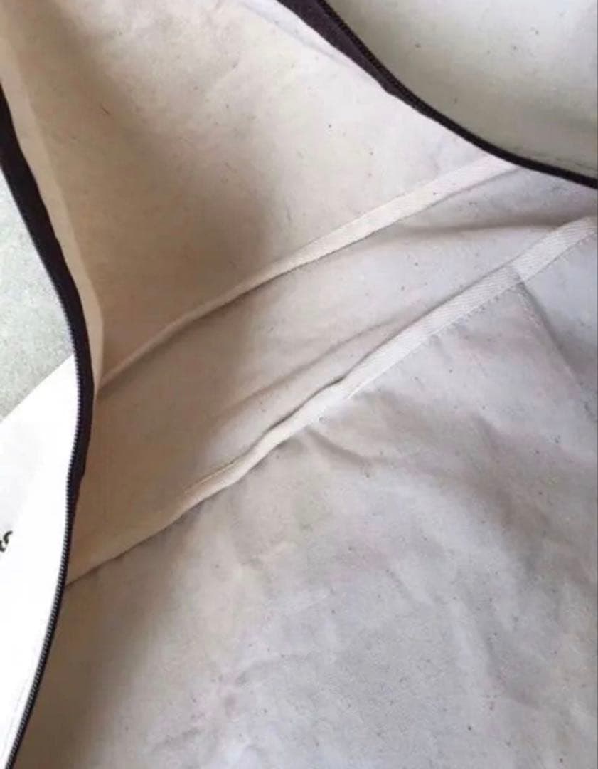 プレス関係者用「エルメス」ガーメントケース　背面には靴ポケット装備　非売品