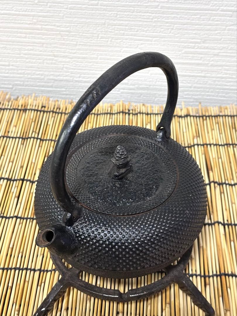 ＵＳＥＤ品 南部岩鋳造 １０型 丸平アラレ 南部鉄瓶　南部鉄器 鉄瓶