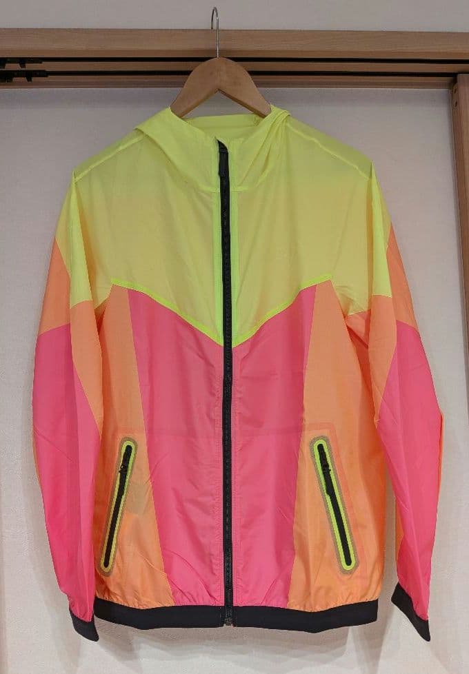 ☆美品☆NIKE ウインドランナー S 定価3万8500円 826834-639