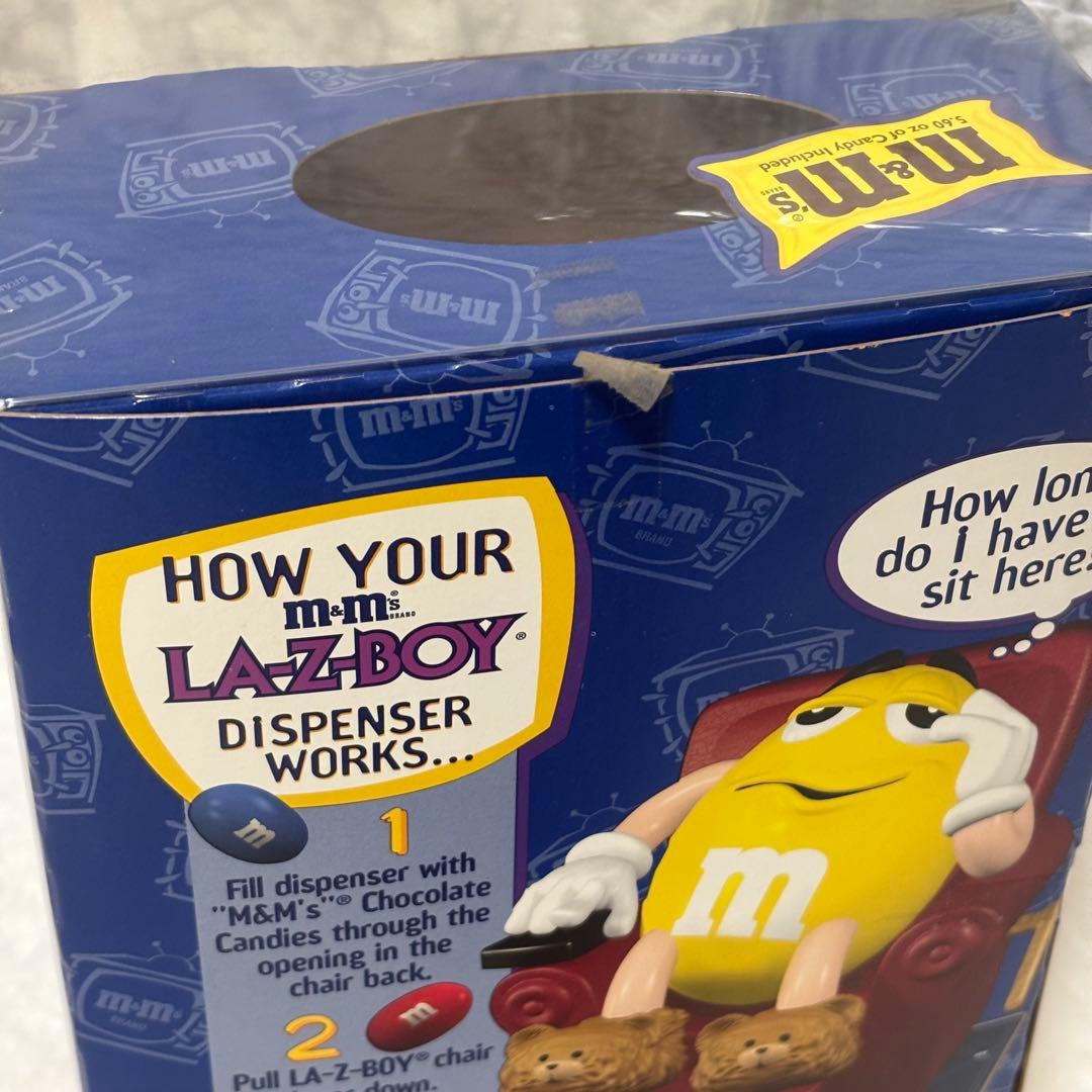 m&m's ディスプレイ　イエロー　LA-Z-BOYソファーエムアンドエムズ