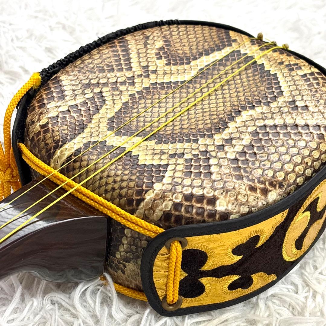 ✨極美品✨沖縄 三線 本蛇革 強化張り 黒塗り棹 ハードケース 爪 本蛇皮