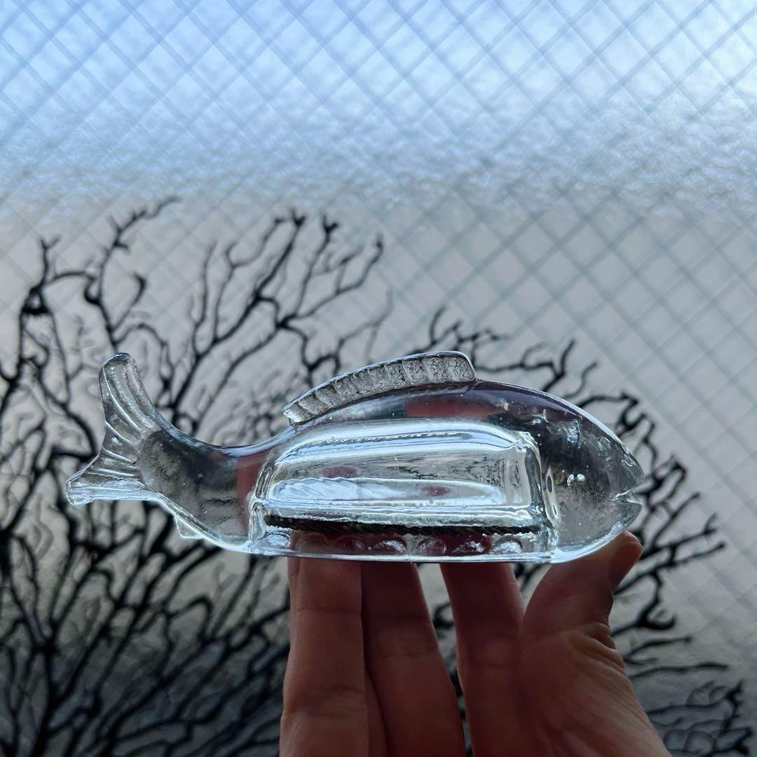 骨董　時代ガラス　珍品　魚型プレス　金平糖瓶？　文鎮？　用途不明　ウランガラス