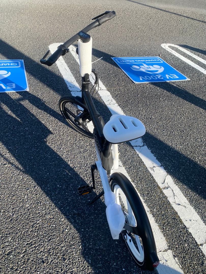 新品HONBIKE 電動アシスト自転車　黒白(カゴ、空気入れ付き)