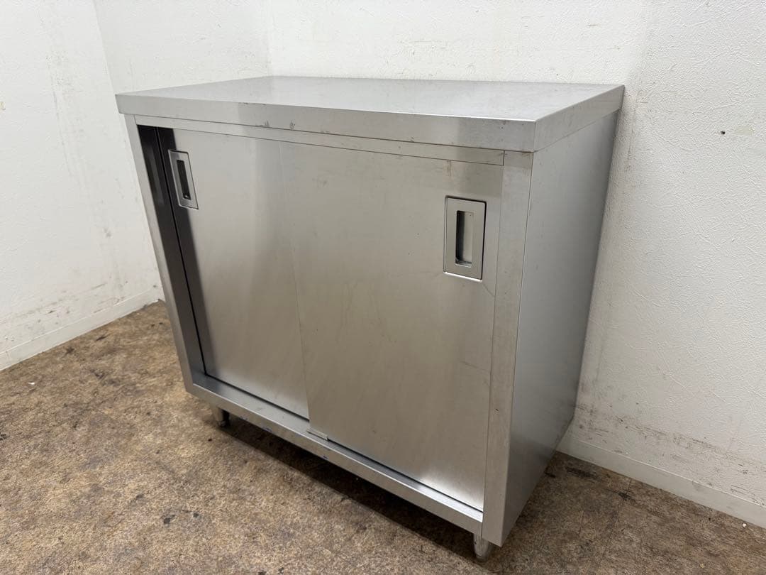 ステンレス　業務用　扉付き作業台　厨房　飲食店　W９００ｘD４５０ｘH８７０ｍｍ