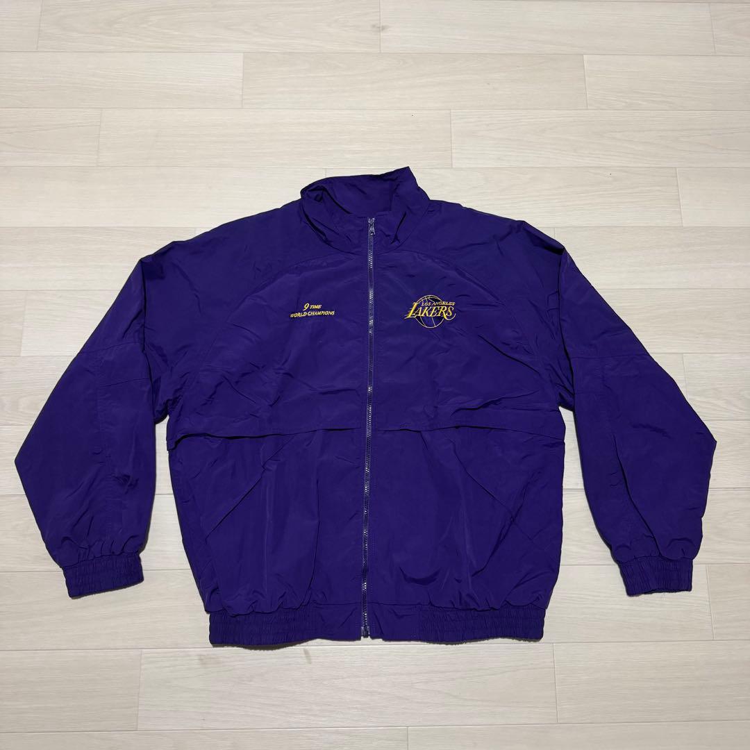 希少　ロサンゼルス・レイカーズ　優勝記念　ブルゾン　ナイロン　ジャケット