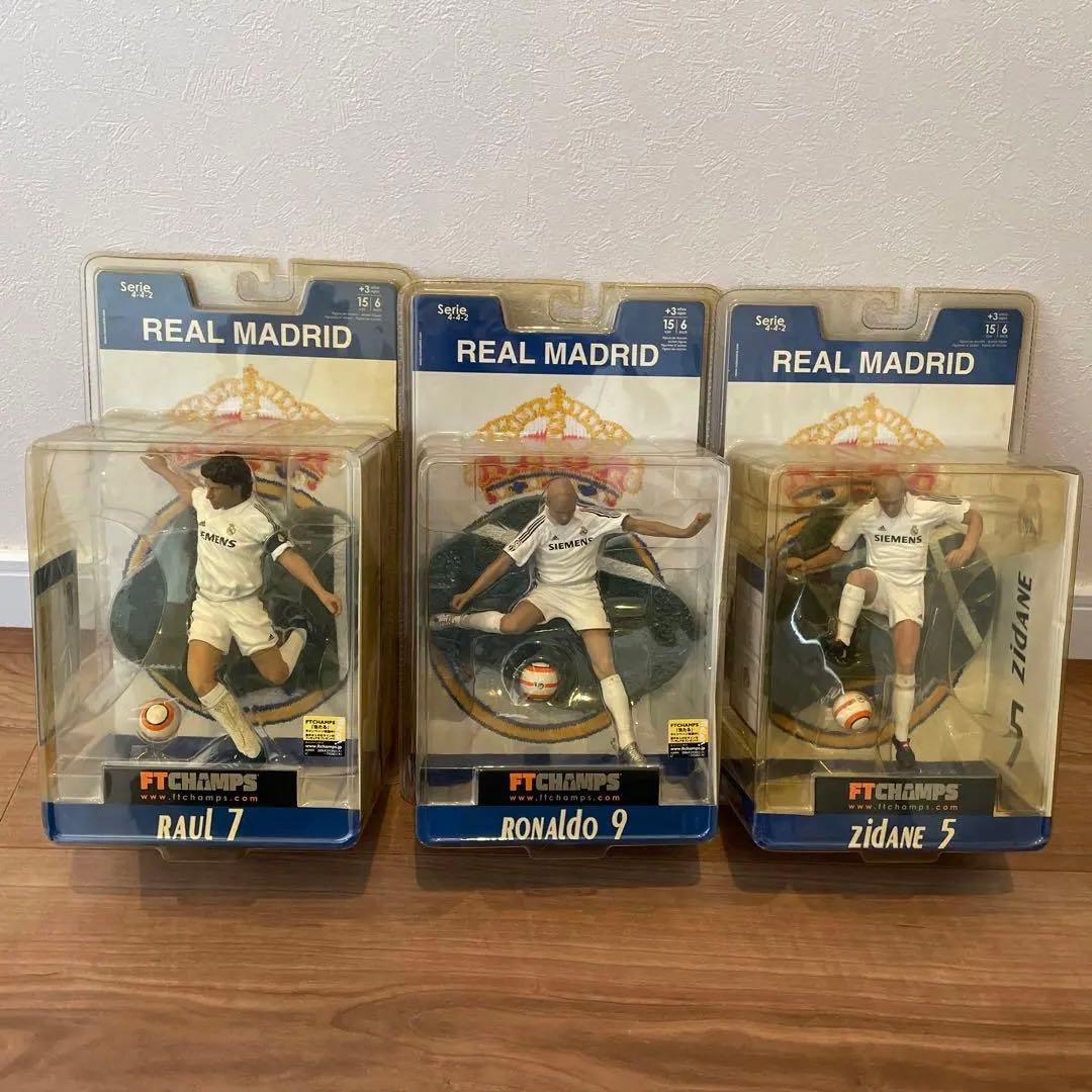 サッカーフィギュア　３個セット