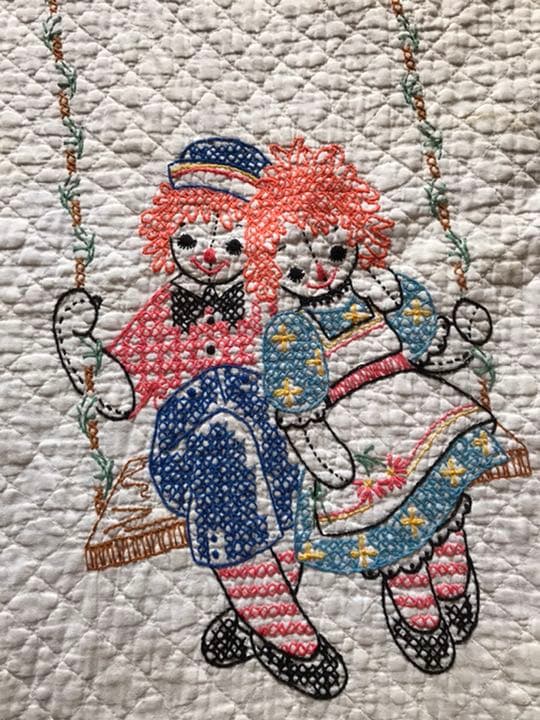 アンとアンディ　刺繍入り　アンティークキルト　値下げしました