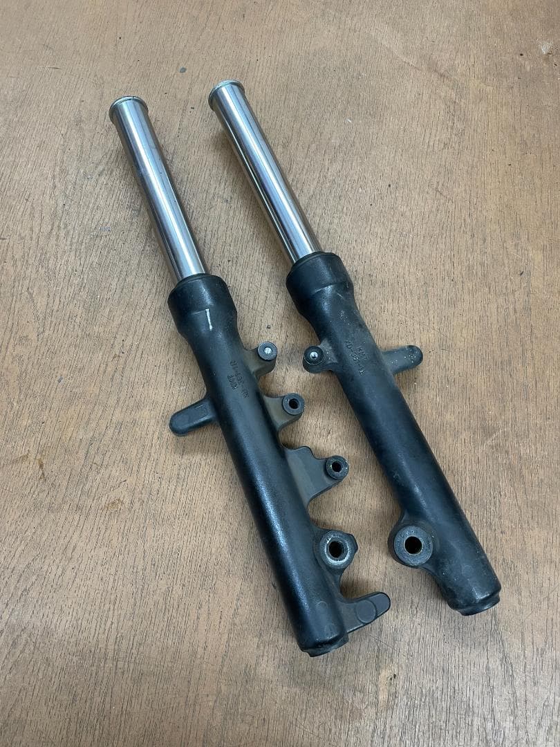 スズキバーグマン200（CH41A）フロントフォーク