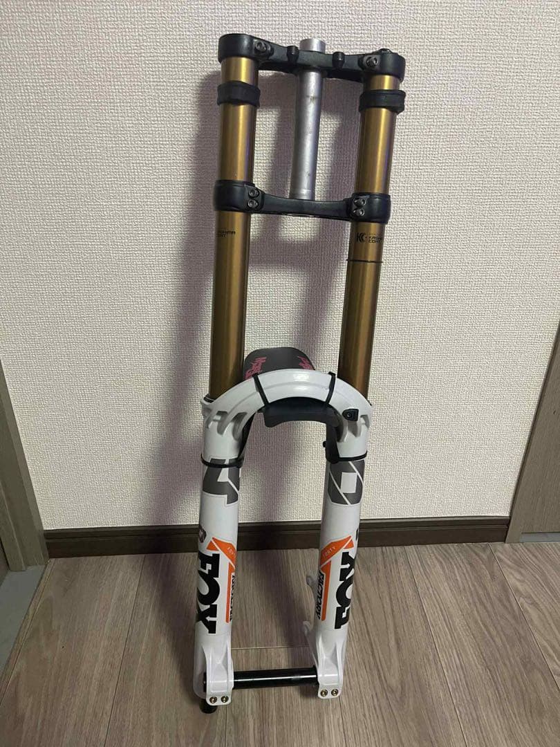 2021 ファクトリーシリーズ 40 フロート 27.5 203MM グリップ2