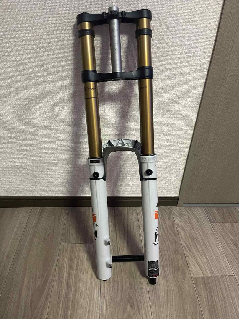 2021 ファクトリーシリーズ 40 フロート 27.5 203MM グリップ2