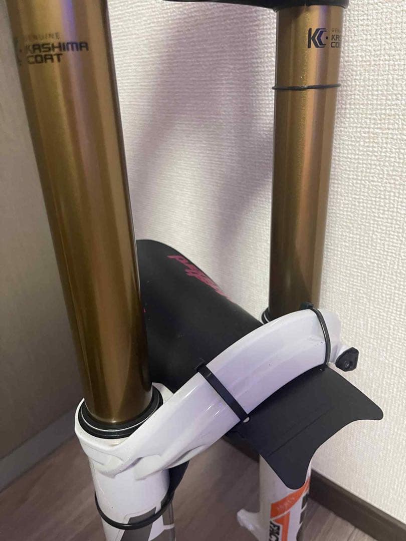 2021 ファクトリーシリーズ 40 フロート 27.5 203MM グリップ2