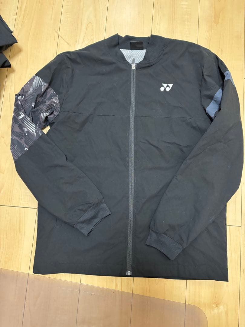 YONEX ブラック ウォームアップ　Oサイズ　上下