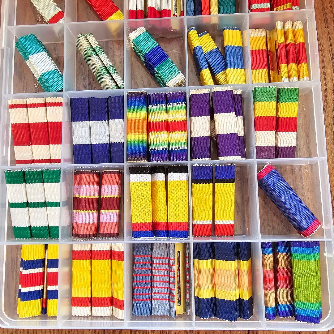 旧軍の綬リボンを米軍式に組んだ物30数種類1個づつでご提供、バラ売りも可能