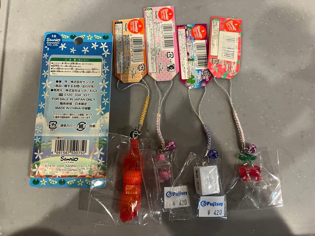 ハローキティ 山梨限定　巨峰白桃　山形限定 さくらんぼ みかん シークワーサー