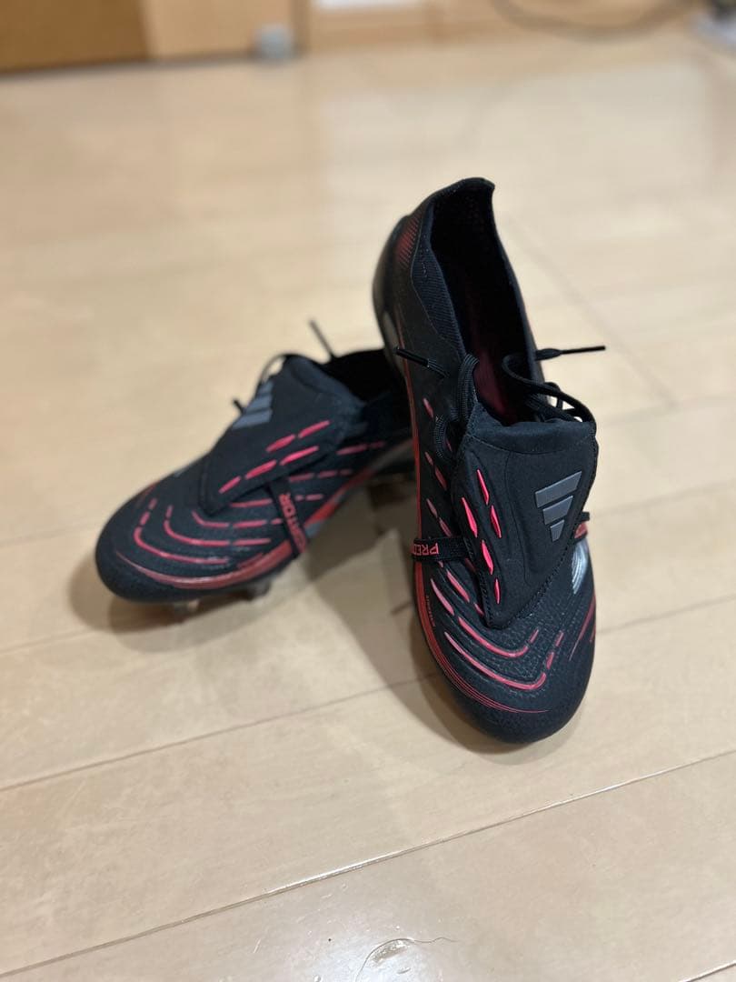 adidas Predator スパイクシューズ 黒/赤