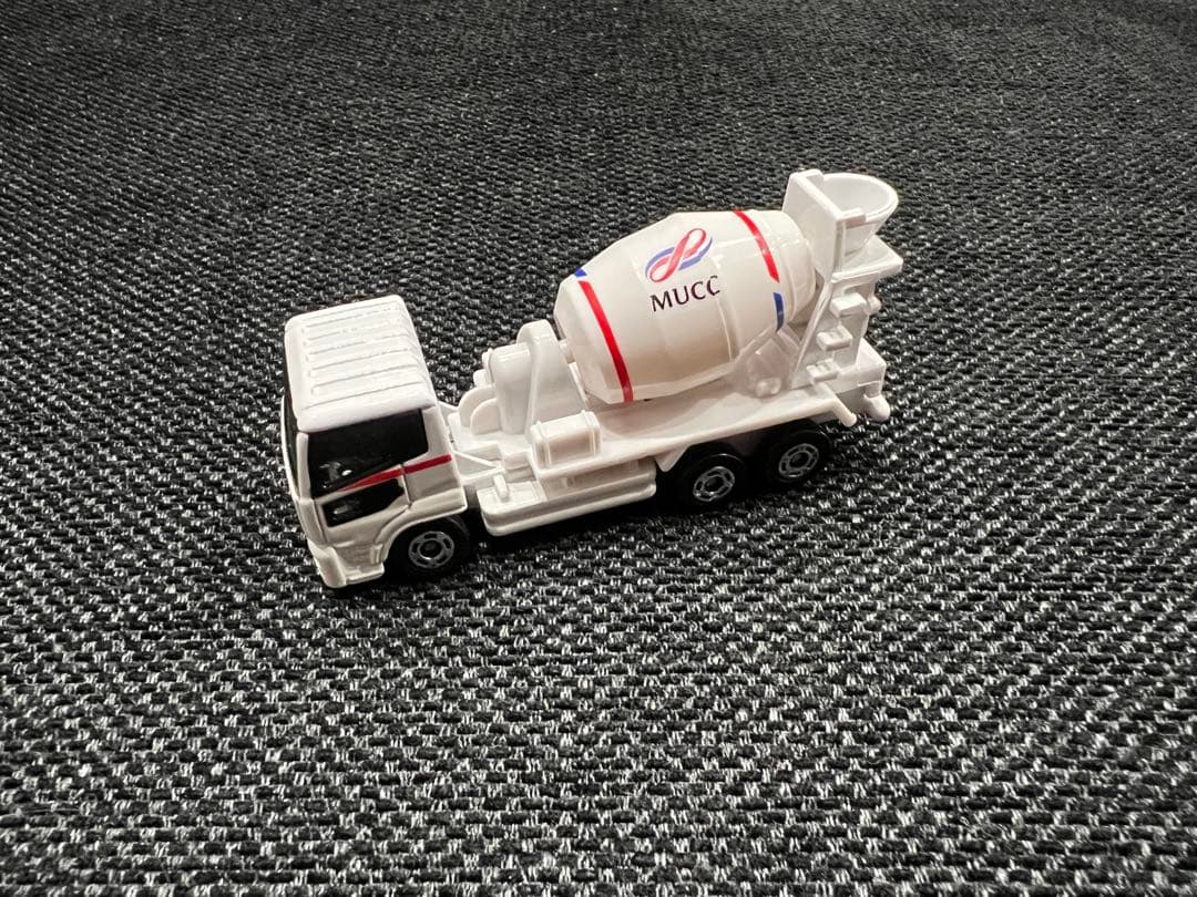 UBE三菱セメント　ミキサー車